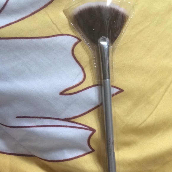 COPY - IT COSMETICS bye bye pore setting powder - Picture 6 of 7